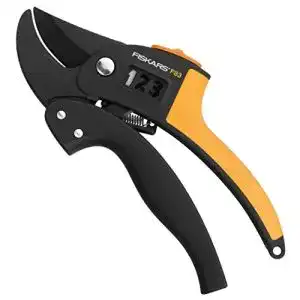Fiskars gartenschere fiskars amboss fuer trockene zweige 1