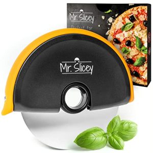 Pizza cutter Helperfect Mr. Slicey, perfect slices every time