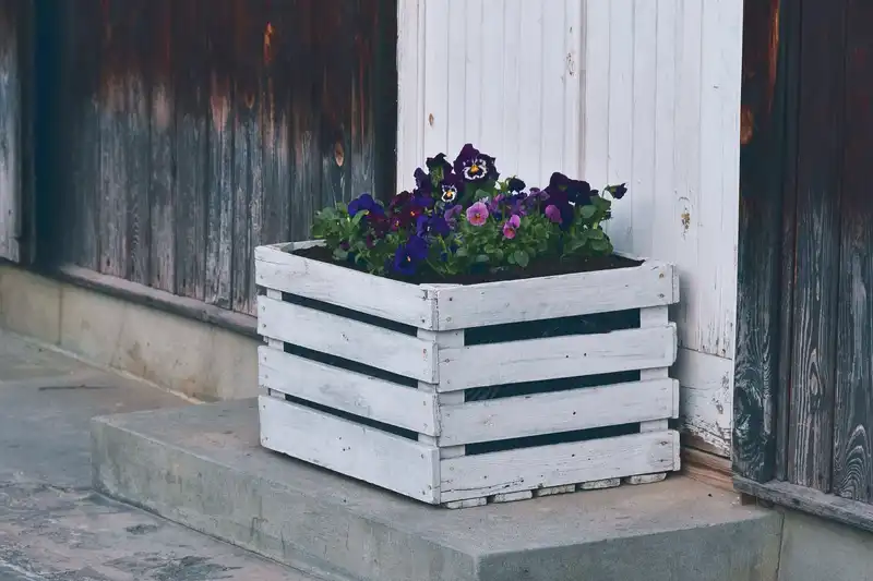 Caixa de flores em madeira