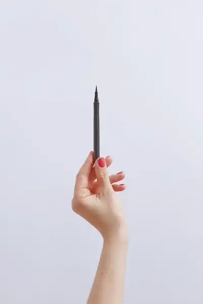 Lápis de olho preto