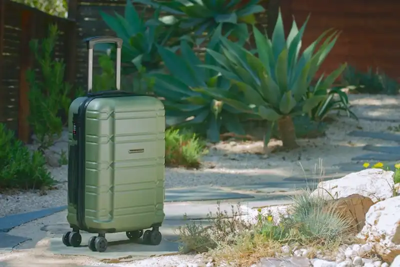 Rolling suitcase