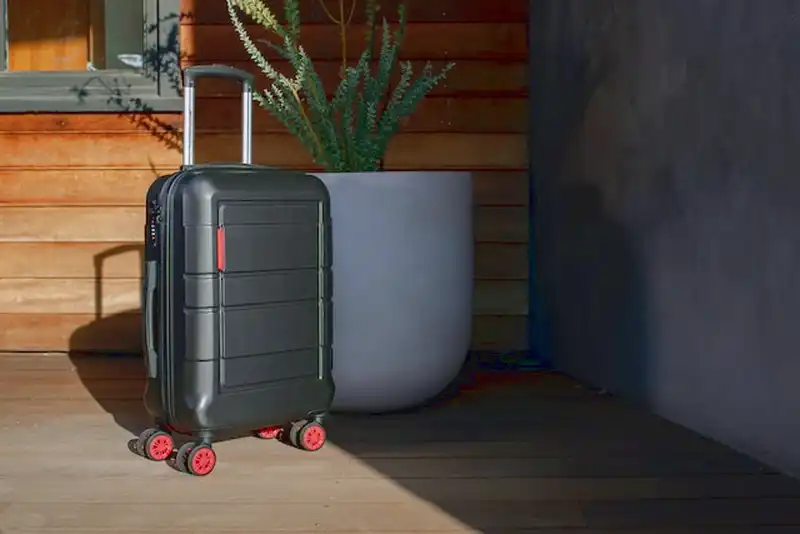 Rolling suitcase