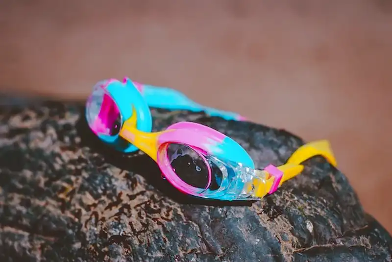 úszószemüveg