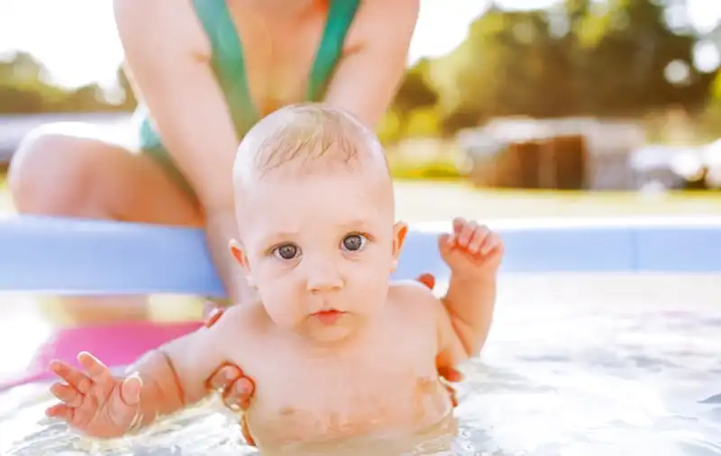 Couches de natation bébé