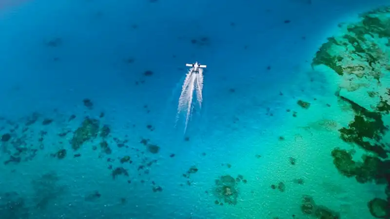 aviones no tripulados bajo el agua