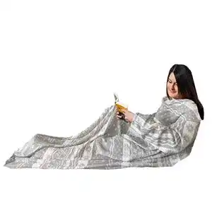 Decke mit aermeln homelevel kuscheldecke aus microfaser mit aermeln