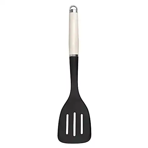 Pfannenwender aus Kunststoff von KitchenAid – Schlitzwender für die Küche