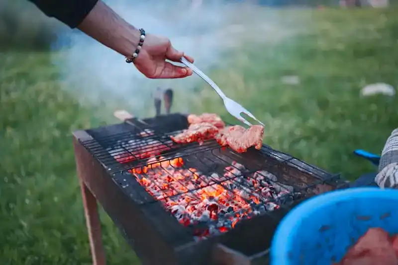 Jamestown-Holzkohlegrill 1