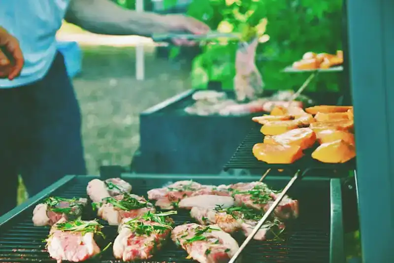 Jamestown-Holzkohlegrill 2