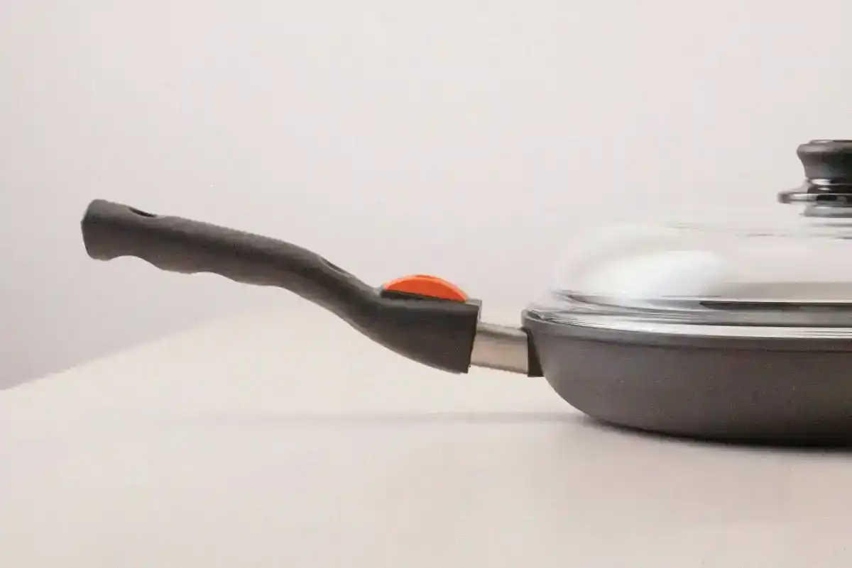 Pfanne mit Deckel - Pfanne mit Deckel 2
