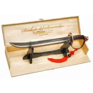 Champagnersaebel yeseatis fuer sommelier mit holzvitrine