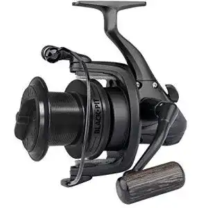 Karpfenrolle spro black pit 6000 angelrolle auf karpfen