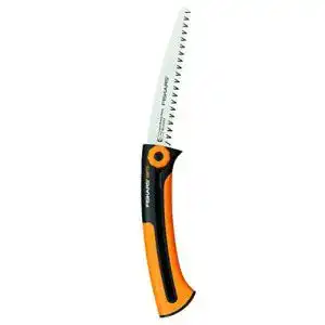 Handsaege fiskars fuer frisches holz grobzahnung