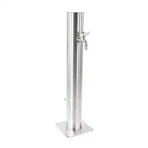 Wasserzapfsäule aus Edelstahl von Westfalia Wasserwelten mit 2 Auslaufhähnen