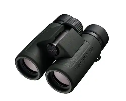 Nikon Prostaff P3 10×30 Fernglas in Dunkelgrün mit 30mm Objektiv