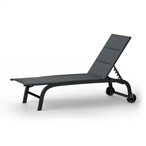 Strandliege mit Rollen von Blumfeldt für Garten und Terrasse