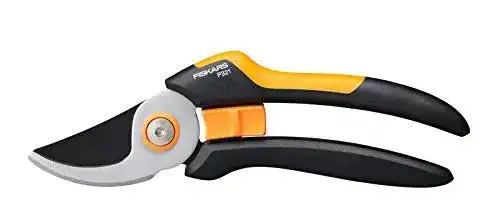 Fiskars Bypass-Gartenschere M aus der Solid Serie