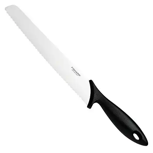 Brotmesser Fiskars mit Wellenschliff und ergonomischem Griff