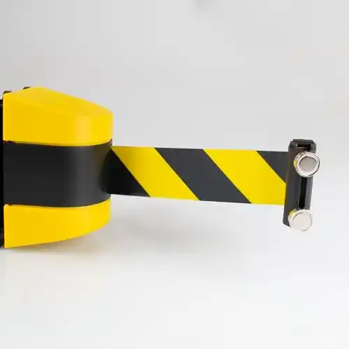 Absperrband Magna-C mit Magneten und Aufroller für sichere Absperrungen