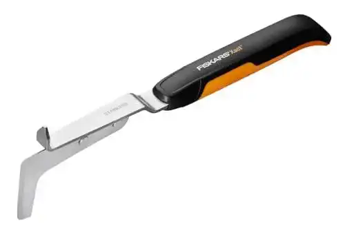 Fugenkratzer von Fiskars für effektives Entfernen von Unkraut und Moos