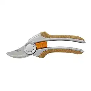 Fiskars Bypass-Gartenschere für frische Äste und Zierpflanzen