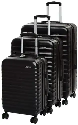 Dreiteiliges Hartschalen-Kofferset von Amazon Basics