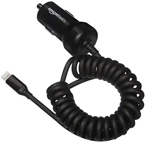 Kfz-Ladegerät mit Lightning-Anschluss und Spiral-Kabel von Amazon Basics