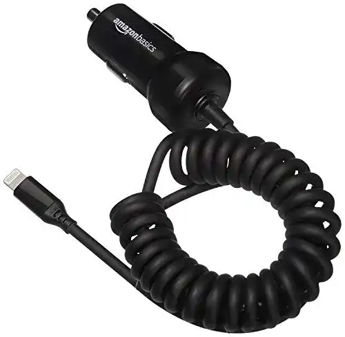Kfz-Ladegerät mit Lightning-Anschluss und Spiral-Kabel von Amazon Basics