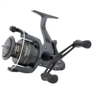 Shimano Baitrunner DL FB Freilaufrolle 2500 in Anthrazit/Schwarz