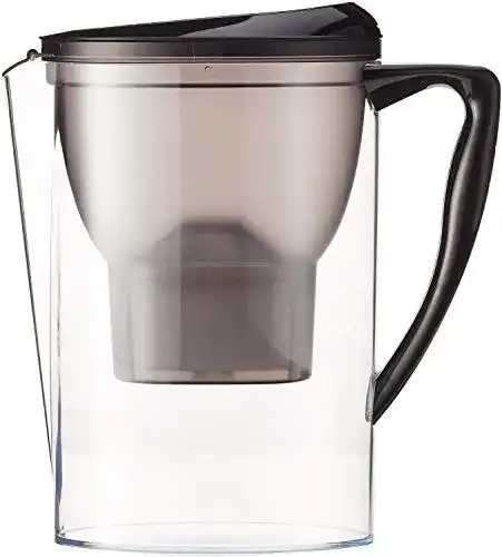 Wasserfilter von Amazon Basics mit 2,3 Litern Fassungsvermögen