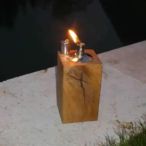 Gartenfackel aus Eichenholz Feuersäule für den Garten