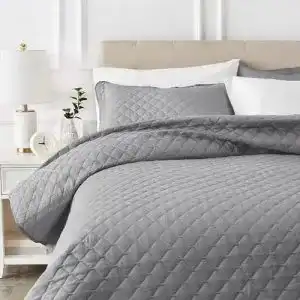 Tagesdecke Amazon Basics übergroße Steppdecke mit Prägung, 170 x 210 cm