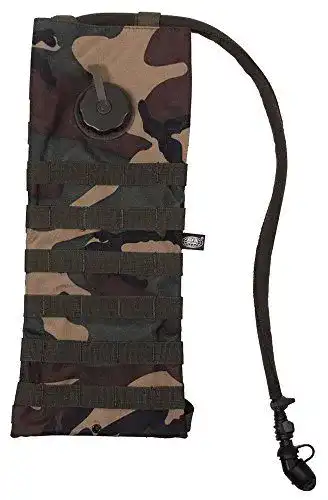 Trinkblase MFH mit Carrier MOLLE Woodland im Vergleich