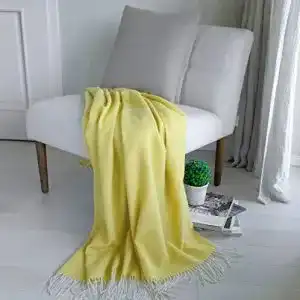Wolldecke aus Merinowolle in Zitrusgelb von Linen & Cotton