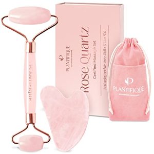 Rosenquarz Gesichtsroller und Gua Sha Set von Plantifique