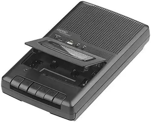 Kassettenrecorder auvisio: Mobiler Kassettenspieler mit USB-Digitalisierung