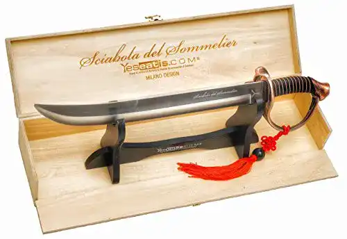 Champagnersäbel YesEatIs für Sommelier mit Holzvitrine