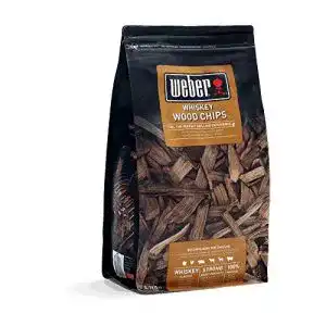 Räucherchips von Weber (700g) mit Whiskey-Aroma aus Whiskeyfässern