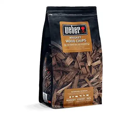 Räucherchips von Weber (700g) mit Whiskey-Aroma aus Whiskeyfässern