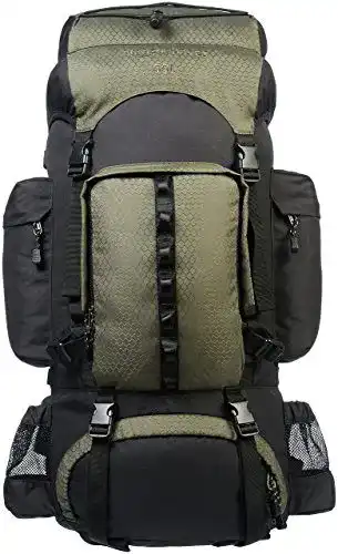 Wanderrucksack von Amazon Basics mit Innengestell und Regenschutz