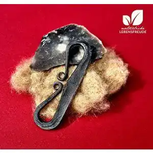 Zündstahl Feuerschläger Set mit Rohrkolbensamen und Feuerstein