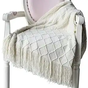 Sofadecke Hayisugal – Weiche Strickdecke mit Quasten in Beige, 125 x 210 cm