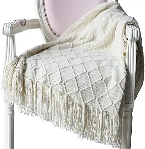Sofadecke Hayisugal – Weiche Strickdecke mit Quasten in Beige, 125 x 210 cm