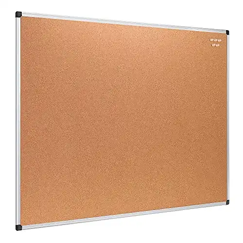 Pinnwand von Amazon Basics aus Kork, 90 x 120 cm mit Aluminiumrahmen