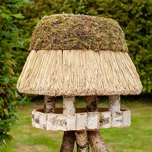 Vogelhaus mit Reetdach von Voss.garden – Ovales Pellworm Modell