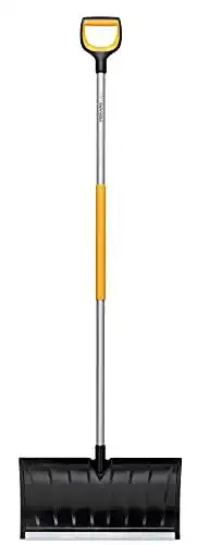 Schneeschieber Fiskars für flache Schneeschichten, X-series