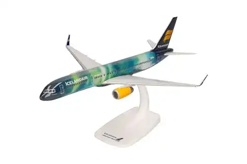 Modellflugzeug Herpa Snap-Fit Icelandair Boeing 757-200 im Maßstab 1:200