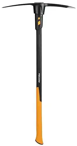 Kreuzhacke Fiskars IsoCore L für grobe Gartenarbeiten