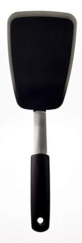 Pfannenwender aus Kunststoff von OXO Good Grips flexibler Küchenhelfer