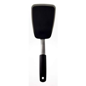 Pfannenwender aus Kunststoff von OXO Good Grips flexibler Küchenhelfer